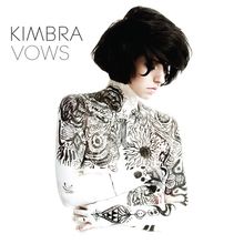 „Kimbra Vows“ steht oben links. Eine Person mit kunstvollen, floralen Körperbemalungen schaut seitlich herab.
