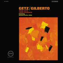 „GETZ / GILBERTO, STAN GETZ, JOAO GILBERTO, featuring Antonio Carlos Jobim“ steht über einem abstrakten Gemälde in Orangetönen.