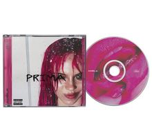 CD-Cover von "PRIMA" und "ADELA". Es zeigt eine Frau mit nassen pinken Haaren und eine zungenhaltende Lippenaufnahme.
