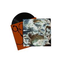 Ein Schallplatten-Cover: Vorderseite mit abstraktem, glitzerndem Muster; Rückseite zeigt eine stilisierte schwarze Schere.