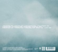 Liste von 13 Titeln mit jeweiligen Zeiten auf blauem, wolkigem Hintergrund. Logos und Barcode unten rechts.