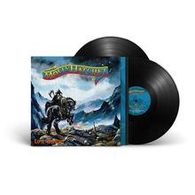 "MOLLY HATCHET" oben; "Lost Horizon" unten. Ein Ritter auf einem schwarzen Pferd reitet durch eine düstere Berglandschaft.
