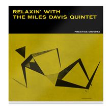 "RELAXIN' WITH THE MILES DAVIS QUINTET" steht oben. Unten geometrische schwarze Formen auf gelbem Hintergrund.