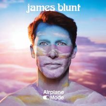 Text: "james blunt" oben, "Airplane Mode" unten. Ein Mann mit bunt bemaltem Gesicht in einer pastellfarbenen Umgebung.