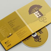 "TRIBA SUMU" und "UNDER DOG" sind die Haupttexte. Ein stilisierter Baum mit Wurzeln, CD und gelbes Cover sind sichtbar.