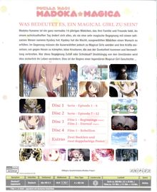 "Puella Magi Madoka Magica" und "WAS BEDEUTET ES, EIN MAGICAL GIRL ZU SEIN?" in rosa Schrift. Fotos von Anime-Charakteren.