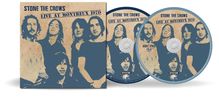 "STONE THE CROWS LIVE AT MONTREUX 1970" steht auf einem Albumcover und zwei DVDs mit einem Foto von Bandmitgliedern.