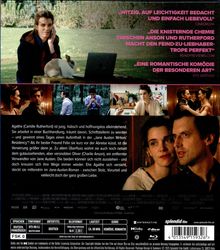 "Witzig, auf Leichtigkeit bedacht und einfach liebevoll." Szenen: Person im Grünen mit Laptop, Kochszene, Tanz.