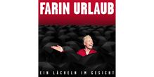 Text: "FARIN URLAUB" oben, "EIN LÄCHELN IM GESICHT" unten. Ein Mann in Rot lächelt zwischen schwarzen Regenschirmen.
