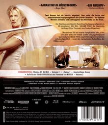 „Tarantino in Höchstform!“ und „Ein Triumph“, Zitate über den Film. Uma Thurman in Hochzeitskleid mit Schwert.