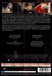 Ein abgeschiedener Hof in der Altmark wird zum stillen Zeugen über Generationen hinweg. In der Mitte drei Filmstills.