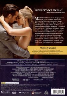 "Knisternede Chemie" - Ein Paar tanzt eng umschlungen, während sie sich zärtlich in die Augen sehen.