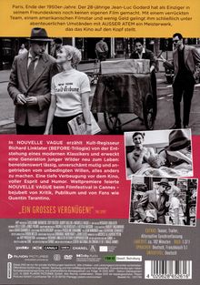 Text oben: Paris, Ende der 1950er-Jahre: Der 28-jährige Jean-Luc Godard...   
Text unten links: In NOUVELLE VAGUE erzählt Kult-Regisseur Richard Linklater...   
Text Mitte: „EIN GROSSES VERGNÜGEN!“   
Bild: Schwarz-Weiß-Szene mit zwei Personen auf der Straße.