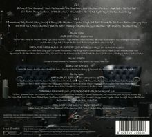 Texte: CD1 und CD2 Tracklisten, Blu-Ray Inhalte, Videos, Konzerte, Interviews. Hintergrund: Dunkles Ambiente mit Kerzen.