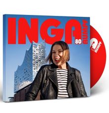Der Text "INGA 80 RUMPF" steht in rot. Eine Frau lächelt vor einem modernen Gebäude mit wellenförmigem Dach.