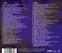 Das Bild zeigt eine Playlist mit zwei CDs. CD1 enthält Lieder wie "Wir sagen danke schön" und "Vamos a la Playa". CD2 umfasst "The Tide Is High" und "Time After Time". Links unten steht "EAN: 4032989486286". Unten sind Logos von MORE music and media, EDEL DISTRIBUTION.