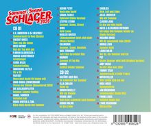 "Sommer, Sonne Schlager 2026" in roter Schrift. Liste von Schlagertiteln und Interpreten, hellblauer Hintergrund, farbiger Text.