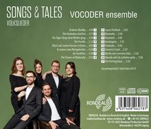 "SONGS & TALES VOCODER ensemble VOLKSLIEDER." Sechs lächelnde Menschen in schwarzer Kleidung vor grünem Hintergrund.