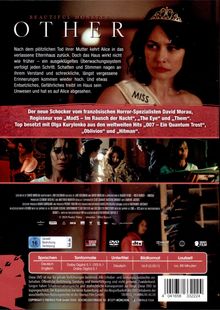 "Beautiful Monster - OTHER". Eine Frau schaut besorgt. Text über ein überwachtes Haus und schreckliche Ereignisse. Horrorfilm.