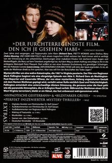 „DER FURCHTERREGENDSTE FILM, DEN ICH JE GESEHEN HABE“ – Chicago Reader. Szenenbilder: Ein Mann und eine Frau in winterlicher Kleidung.