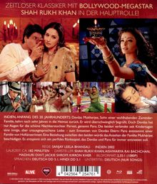 ZEITLOSER KLASSIKER MIT BOLLYWOOD-MEGASTAR SHAH RUKH KHAN IN DER HAUPTROLLE! Verschiedene Filmszenen aus einem opulenten Bollywood-Film.