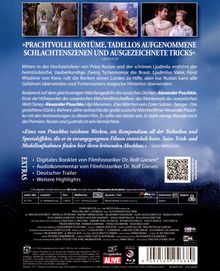 "Prachtvolle Kostüme, tadellos aufgenommene Schlachtenszenen und ausgezeichnete Tricks." Oben drei Filmszenen. 