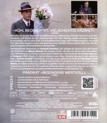 »KÜHL BEOBACHTET, VIELSCHICHTIG ERZÄHLT« und »BESONDERS WERTVOLL«; enthält Informationen über den Film "Der Konformist".
