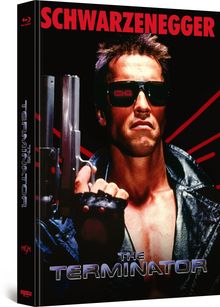 "Schwarzenegger" in Rot oben, "The Terminator" unten, mittig eine Person mit Sonnenbrille und Lederjacke.