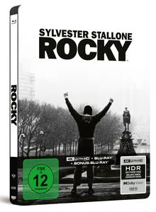 "Sylvester Stallone Rocky" steht groß oben. Darunter triumphierende Pose einer Person von hinten, Arme erhoben.