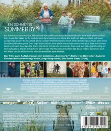 Cover eines Films. Titel: „Ein Sommer in Sommerby“. Omas Leben ändert sich mit den Enkeln, die wachsen und lernen.