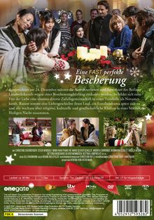 Text: "Eine FAST perfekte Bescherung. Ausgerechnet am 24. Dezember..."  
Menschen umgeben einen festlich dekorierten Tisch mit Kerzen.