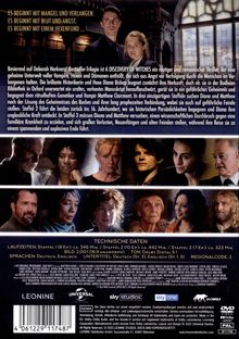 "Es beginnt mit Mangel und Verlangen. Es beginnt mit Blut und Angst. Es beginnt mit einem Hexenfund…" Oben zwei Personen, unten Porträts. Logos: Leonine, Universal, Sky Studios.