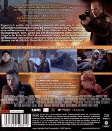 Texte: "FARGO trifft auf HOT FUZZ", "TECHNISCHE DATEN", "FSK 18". Illustration mit mehreren Filmszenen, Hauptfigur bewaffnet.