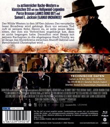 Text: "Ein actionreicher Rache-Western im klassischen Stil mit den Hollywood-Legenden Pierce Brosnan und Samuel L. Jackson." 

Eine Western-Szene mit Cowboys, Pferden und einem Sheriff in stimmungsvoller Landschaft.