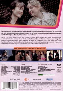 Zwei Frauen lächeln sich an. Text beschreibt eine Miniserie über die Schöllack-Frauen im Berlin der 70er Jahre. FSK 12.