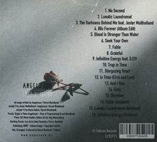 Es gibt eine Titelliste von 18 Tracks. Unten eine rote Rose und der Text "ANGELZOOM GREY DEVOTION".