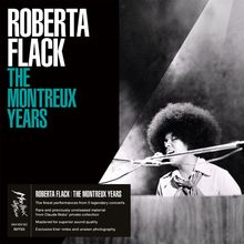 Text: "Roberta Flack - The Montreux Years". Schwarz-weißes Foto einer Frau, die Klavier spielt und singt.