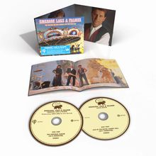 "Emerson, Lake & Palmer - Black Moon" auf CD-Hüllen, Booklet mit Bandfoto, zwei CDs mit Alben und Live-Aufnahmen.