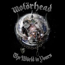Texte: "Motörhead", "The Wörld is Yours". Illustration: Dämonen-Maskottchen mit Erdkugel, Ketten und Totenkopf.