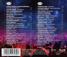 Eine Liste von Liedern in zwei Spalten: CD1 und CD2, jeweils 20 Titel, mit Künstler und Songtitel. Darunter Barcodes.