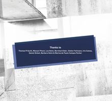 "Thanks to" und viele Namen stehen auf einem blauen Rechteck, im Hintergrund abstrakte graue Strukturen.