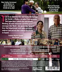 Text: "Toni ist ein alleinlebender, mürrischer Mittfünfziger... Turbulente Multikulti-Komödie ohne Grenzen!"  
Below: Szene aus einem Film, Personen in einem fröhlichen Umfeld.