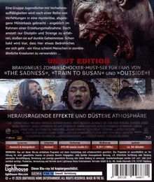 Texte: Eine Gruppe Jugendlicher... zombiähnliche Kreaturen zu verwandeln. Uncut Edition. Brandneues Zombieschocker-Must-See... Outside! Hervorragende Effekte und düstere Atmosphäre. Unten sind Szenen von drei Menschen mit verstörtem Gesichtsausdruck.