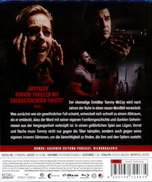 „BRUTALER HORROR-THRILLER MIT ÜBERRASCHENDEN TWISTS“ IMDb. Ein Mann mit Waffe, furchtsame Frau. Thriller-Text.