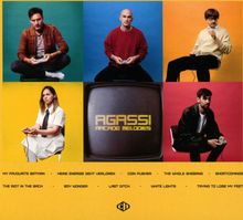 "AGASSI ARCADE MELODIES" steht groß in der Mitte. Es sind fünf Personen mit Game-Controllern.