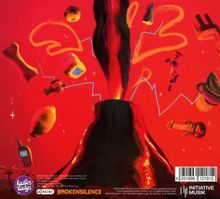 BROKENSILENCE. Vulkaneruption in Rot, umgeben von schwebenden Alltagsgegenständen wie Fußball, Knochen und Gitarre.