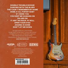 Titel von Songs: "Double Trouble Boogie", "Dancing with the Blues". Links ein Gitarrenkoffer, eine Gitarre steht davor.