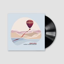 "ROAST APPLE SLOWLY LOSING GROUND" steht auf einem Cover mit Heißluftballon in einer pastellfarbenen Landschaft.