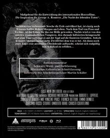 Texte: Audiokommentar, Schwarz/Weiß- und Farbfassung. Das Gesicht einer Person ist im Hintergrund.