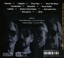 Texte: Petunha, Tadpole, Press Play, Over The Moon, Sonderfahrt, Braunfels, Terzer Roller, Loblied, Nacht in Den Helder, Auf weiter Flur, Sehr gerne, All In. Autoren: Peter Wolbrandt, Hellmut Hattler. Unten vier Männer in Sonnenbrillen.